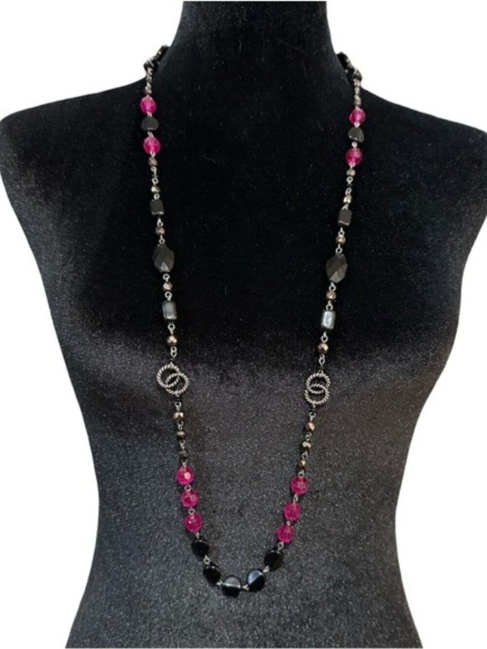 Lia Sophia Black & Fuchsia Beaded Necklace With Spiral Accents 38-40 Inches